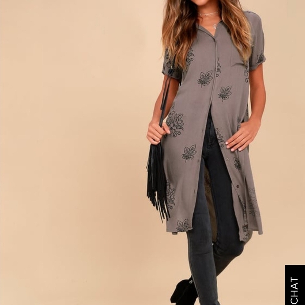 NWOT Gray Floral Side Slit Button-Up Tunic